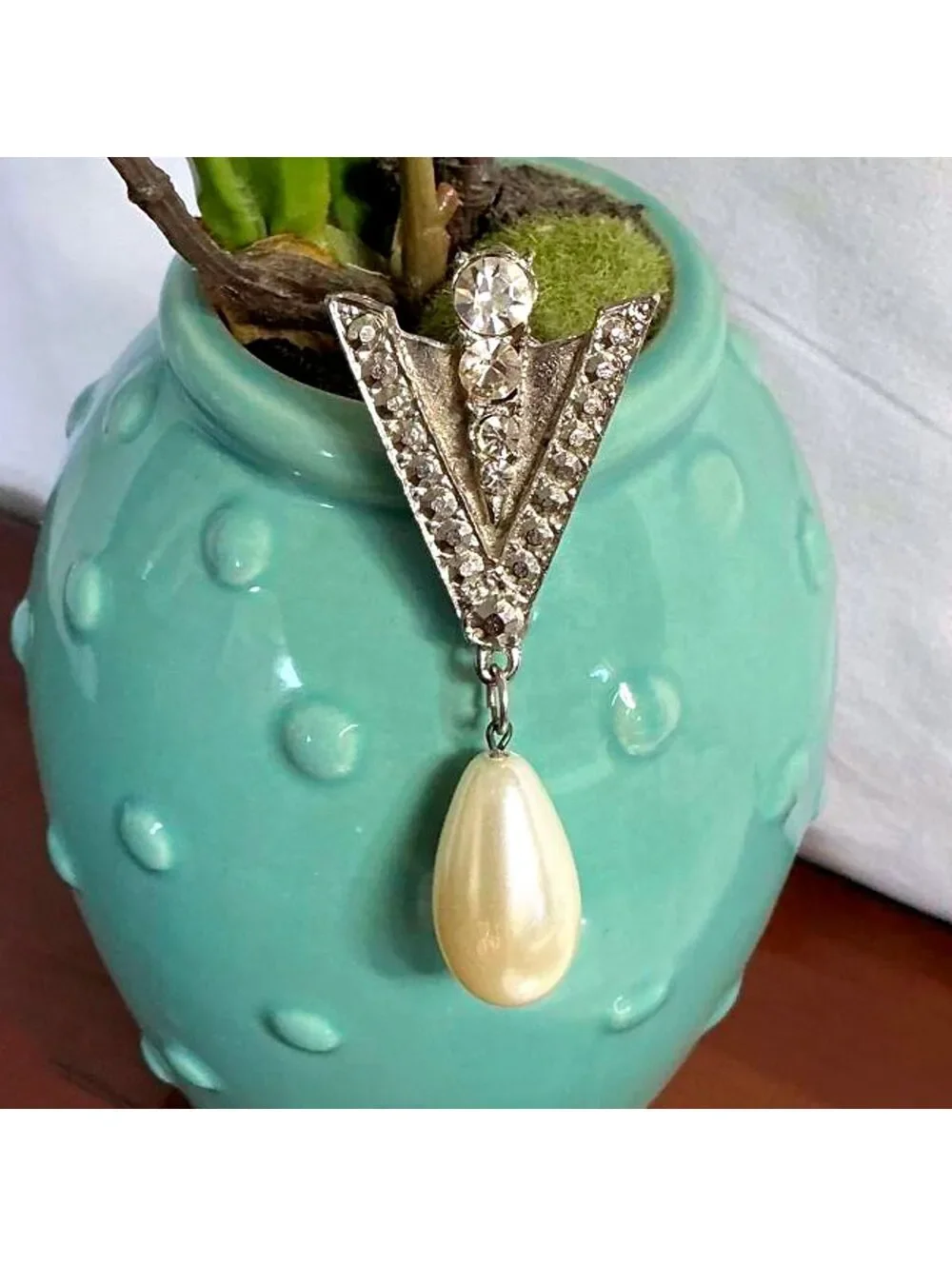 Art Deco Vintage V Victory Brooch w/ Large Faux Baroque Pearl Rhinestone